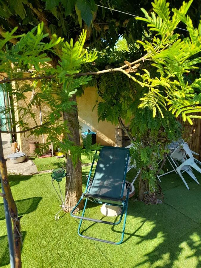 Location de vacances  La Verdière Extérieur photo