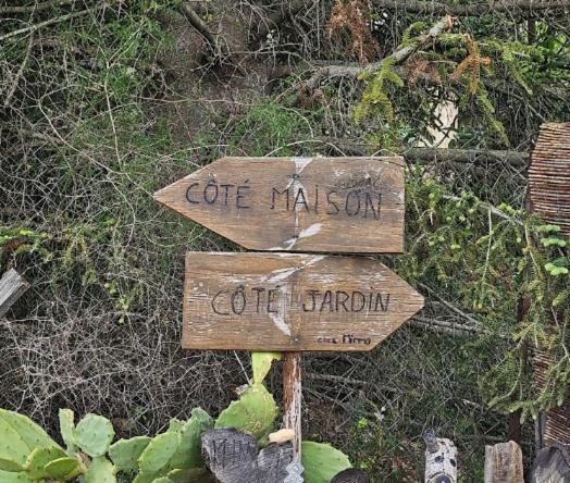 Location de vacances  La Verdière Extérieur photo