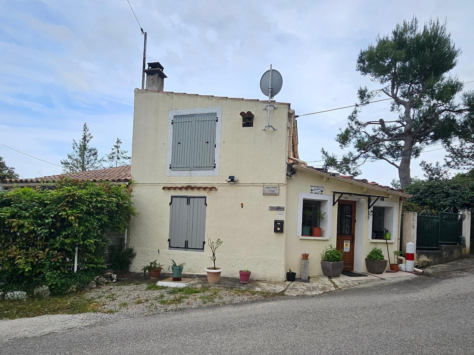 Location de vacances  La Verdière Extérieur photo